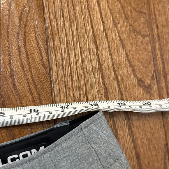 Volcom surf & Turft grey hybrid shorts size 38 - Picture 8 of 12